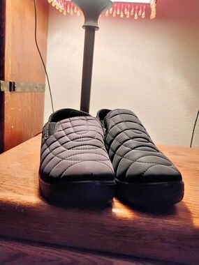 FLexus Quilted Slip-On Sneakers in Black Like New